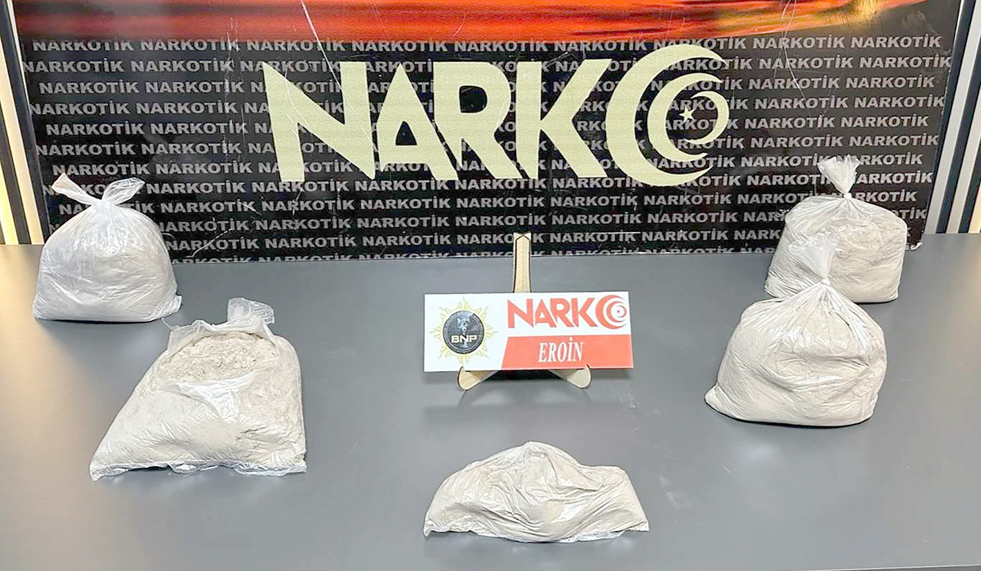 MİNİBÜSTE EROİN TAŞIRKEN YAKALANDI