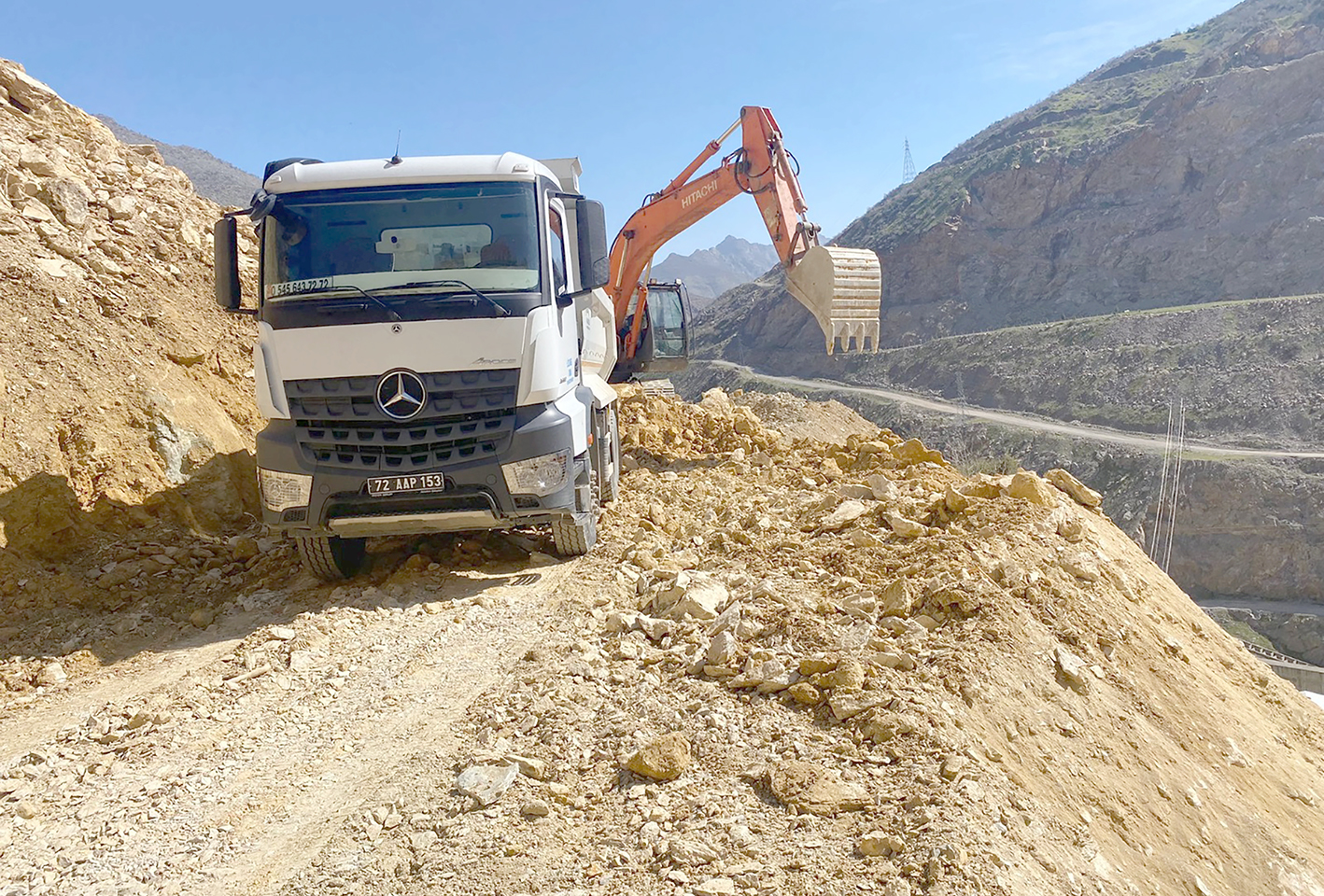 4 KÖY YOLUNDA ÇALIŞMALAR TAMAMLANDI