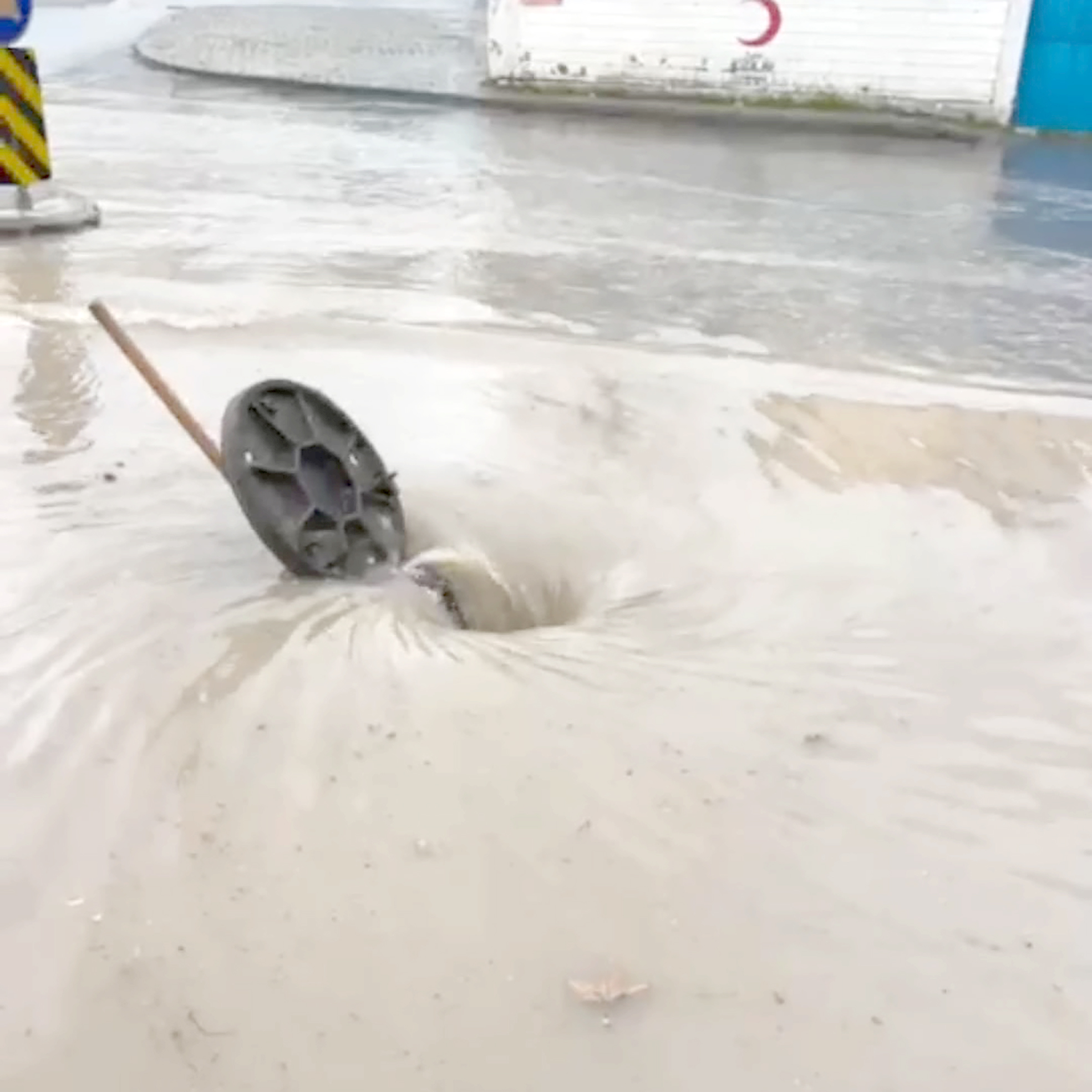 BELEDİYE TEMİZLİK EKİPLERİ BAYRAM SABAHINA KADAR ÇALIŞTI