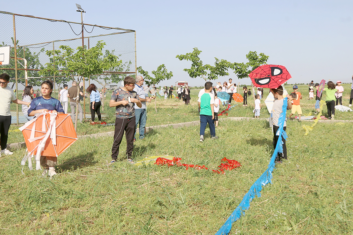 EĞİTİM SEN’DEN ÇOCUKLAR İÇİN KIRA DAĞI’NDA UÇURTMA ETKİNLİĞİ