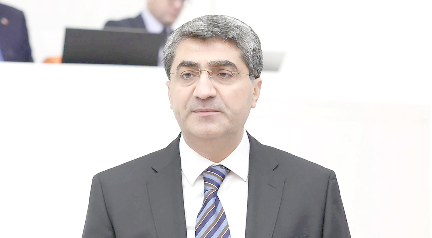 EKMEN’DEN ANLAMLI TELEFON