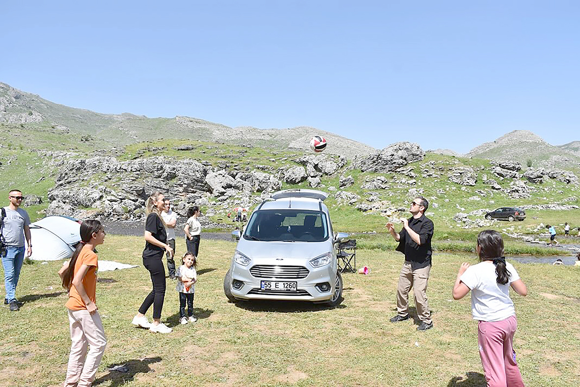 İLKBAHARIN EN GÜZEL MANZARALARI MERETO DAĞI ETEKLERİNDE!