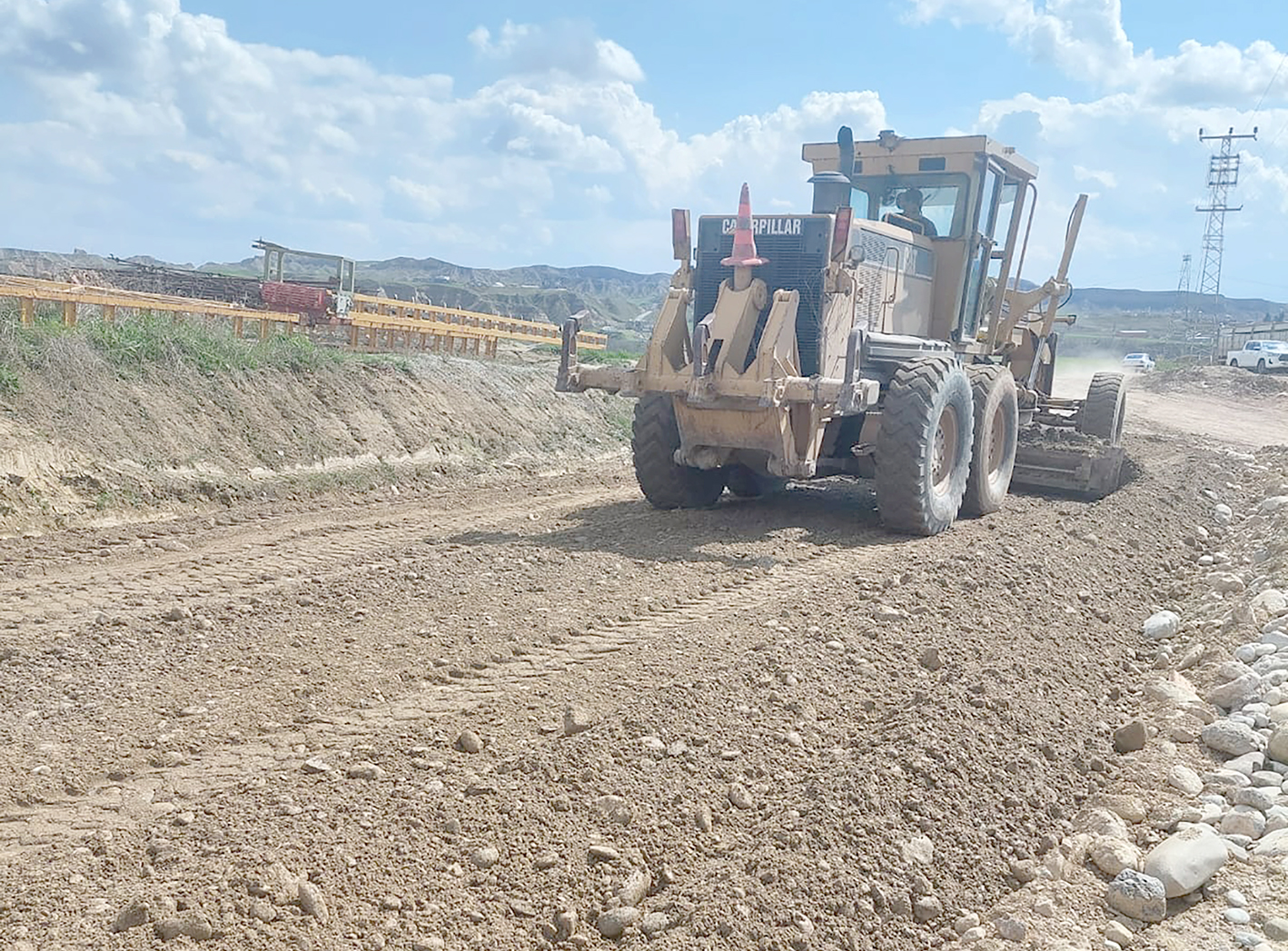 KÖY YOLLARINDA ÇALIŞMALAR TAMAMLANDI