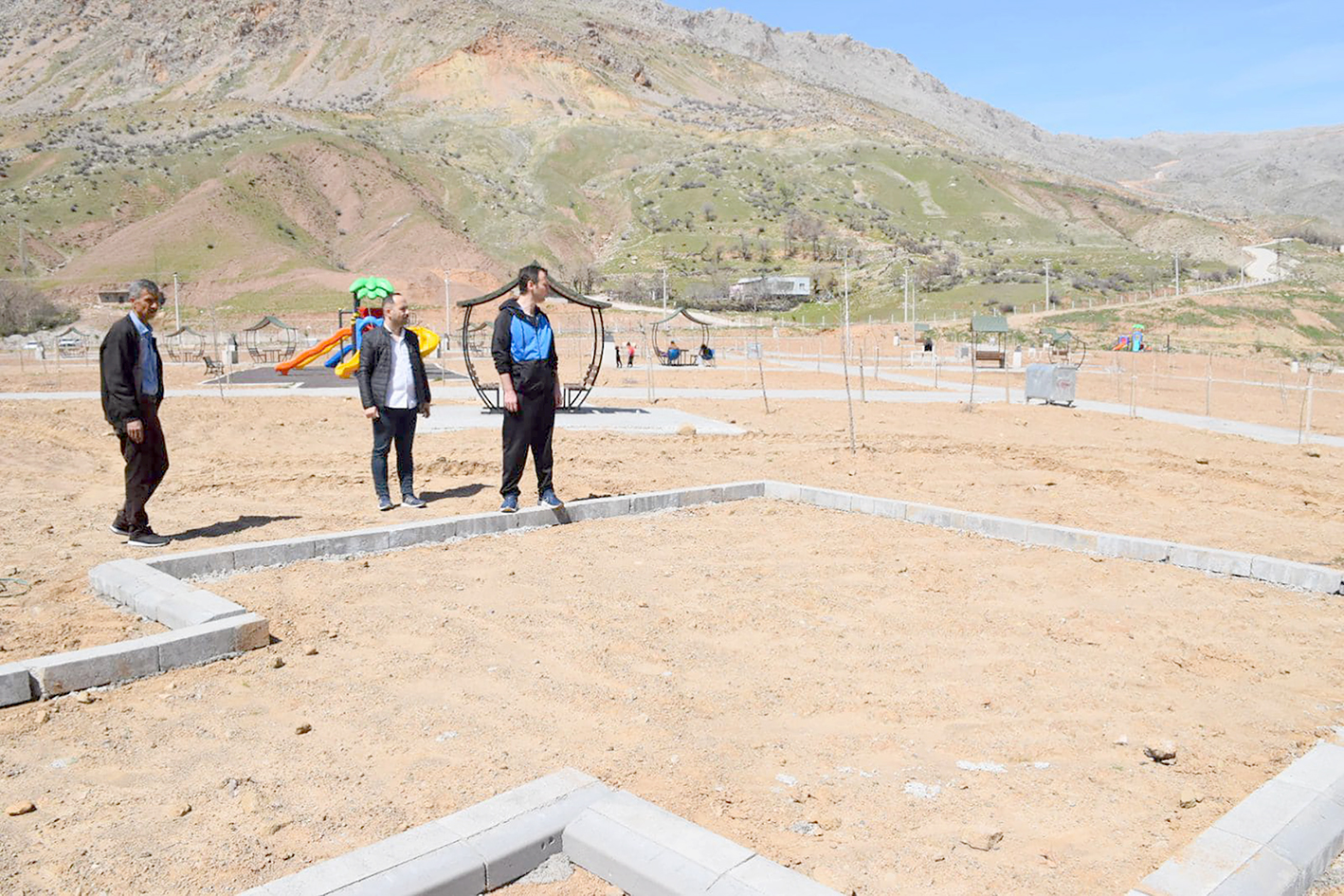 MESİRE ALANINA MASA VE KAMELYA KURULUMU YAPILDI