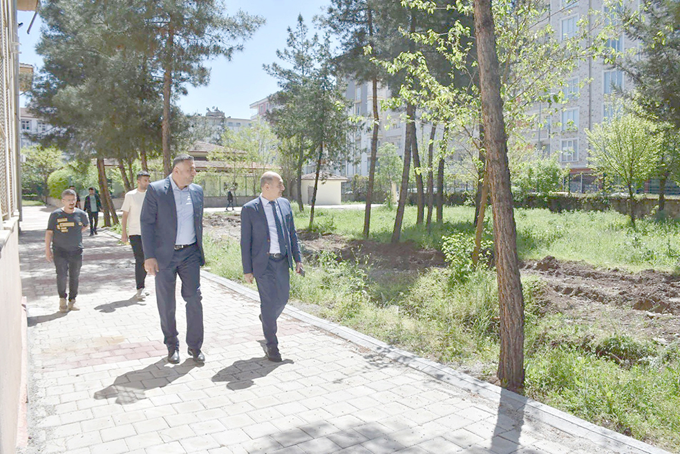 MÜDÜR KURTARAN, OKUL ZİYARETLERİNDE BULUNDU