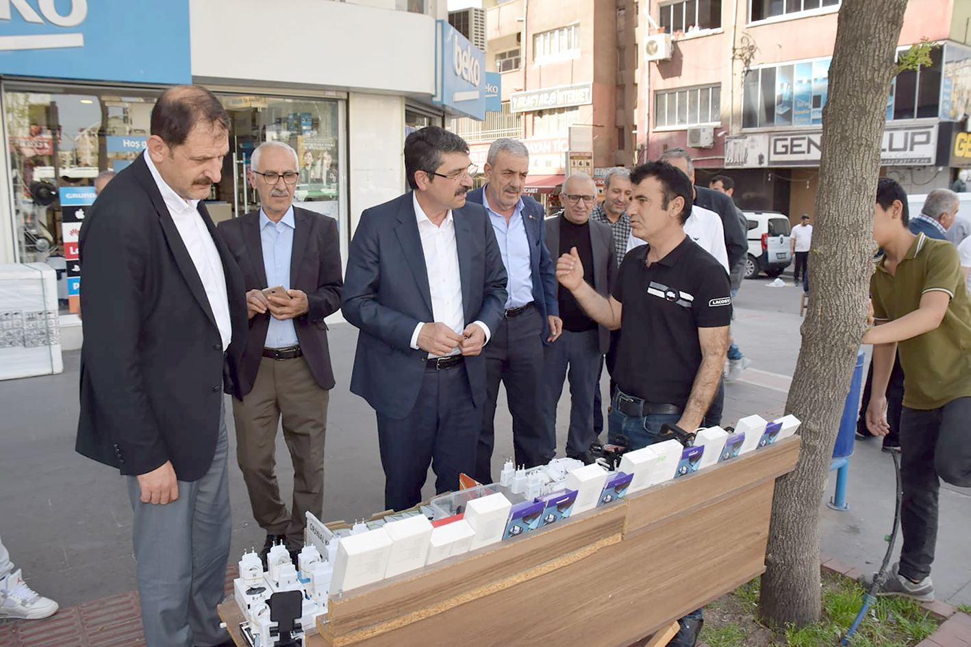 NASIROĞLU’NDAN ESNAFLARA ZİYARET