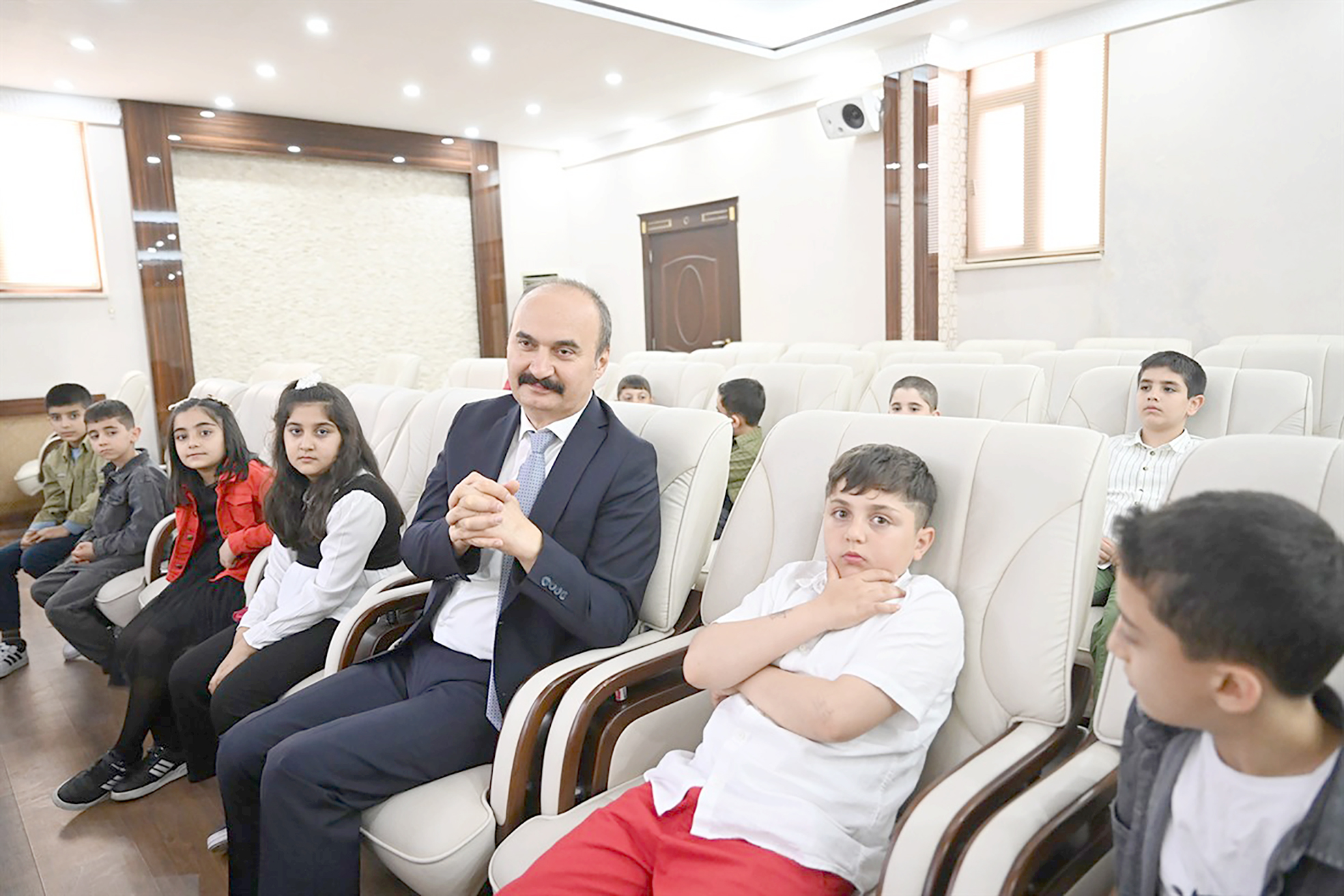 ÖĞRENCİLER, VALİLİKTE DERS İŞLEDİ