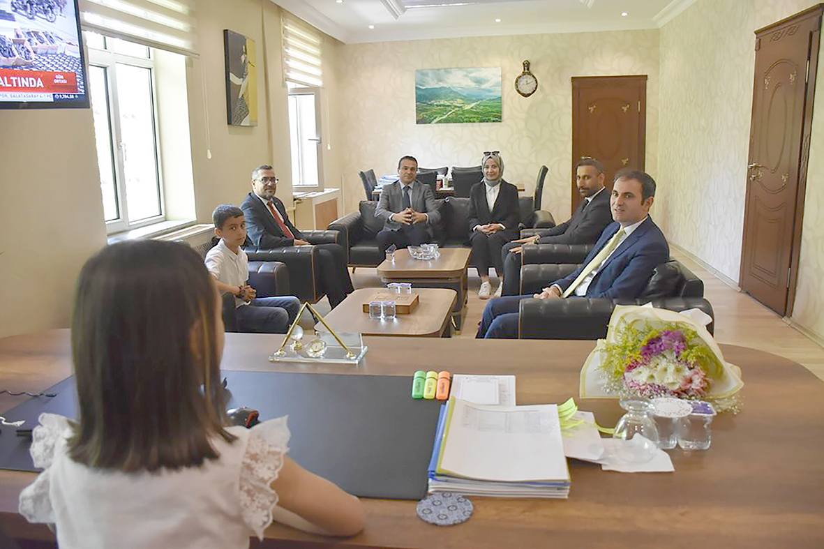 ÖĞRENCİLERDEN KAYMAKAM METE’YE ZİYARET