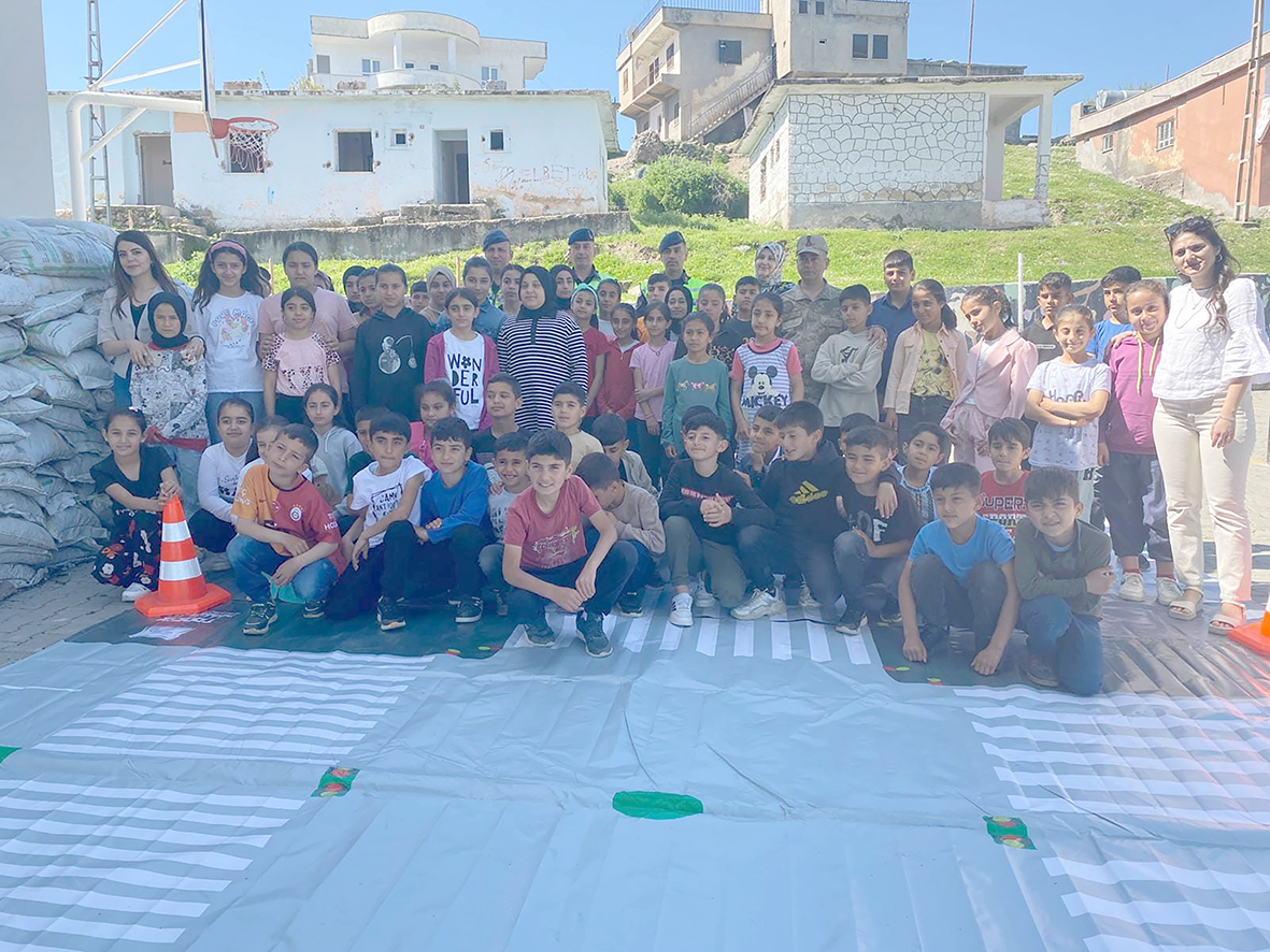 ÖĞRENCİLERE KARAYOLLARI TRAFİK EĞİTİMİ VERİLDİ