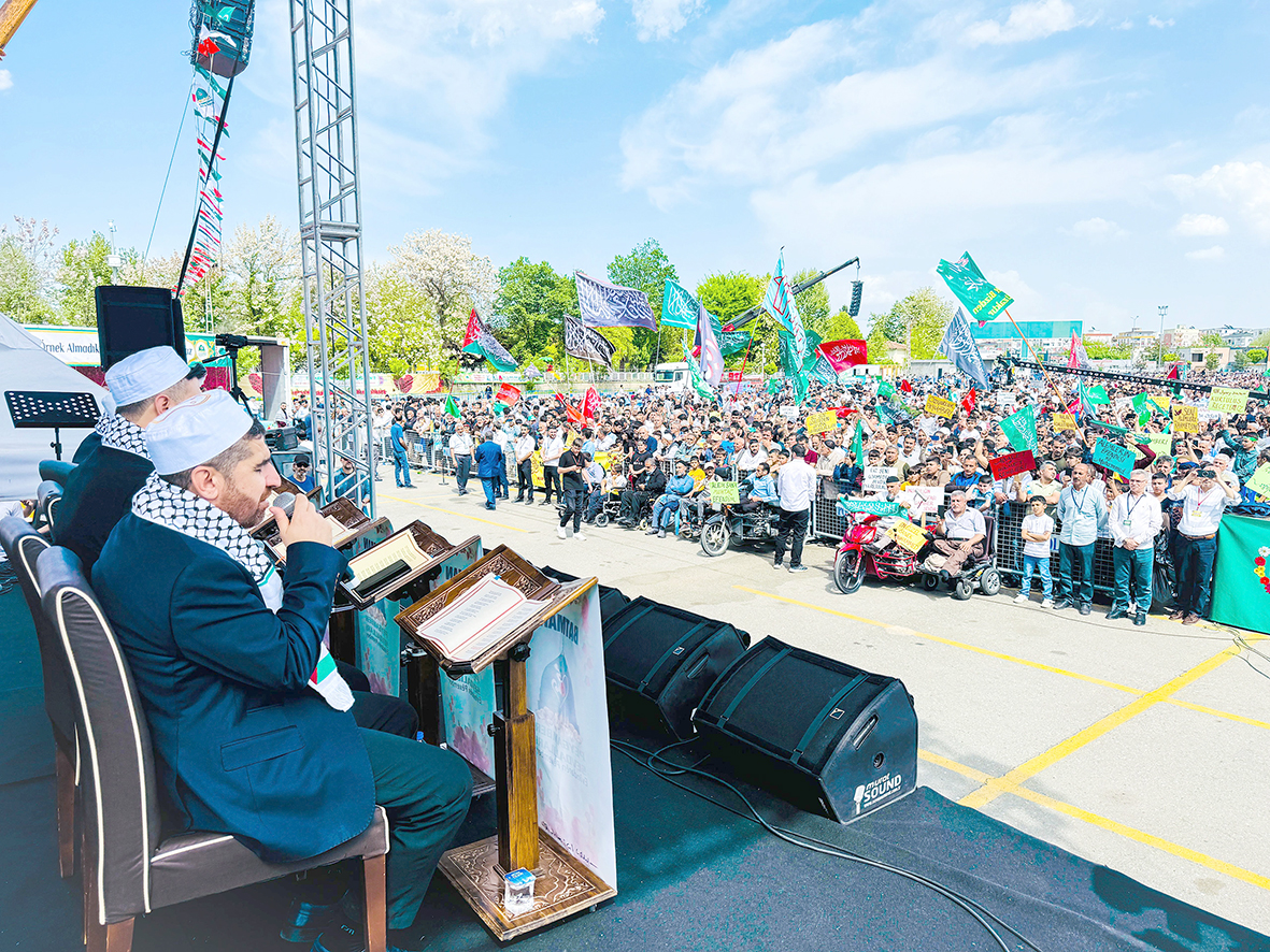 ON BİNLER KUTLU DOĞUM İÇİN ALANDAYDI