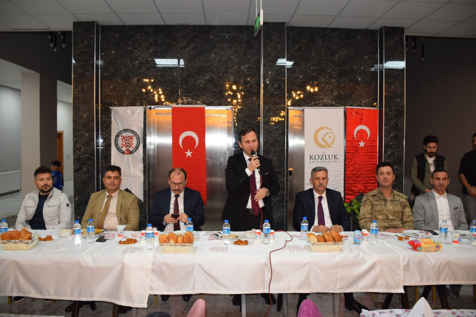 POLİSLER İFTARDA AĞIRLANDI