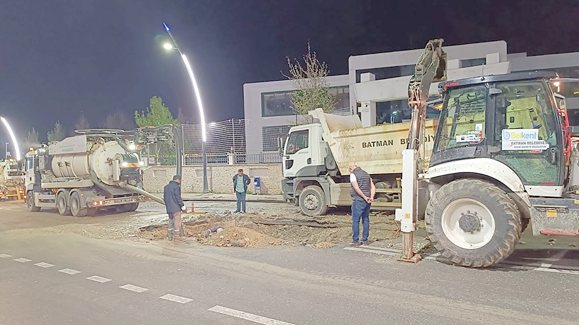 SU HATTINDA MEYDANA GELEN ARIZAYI GİDERİYOR