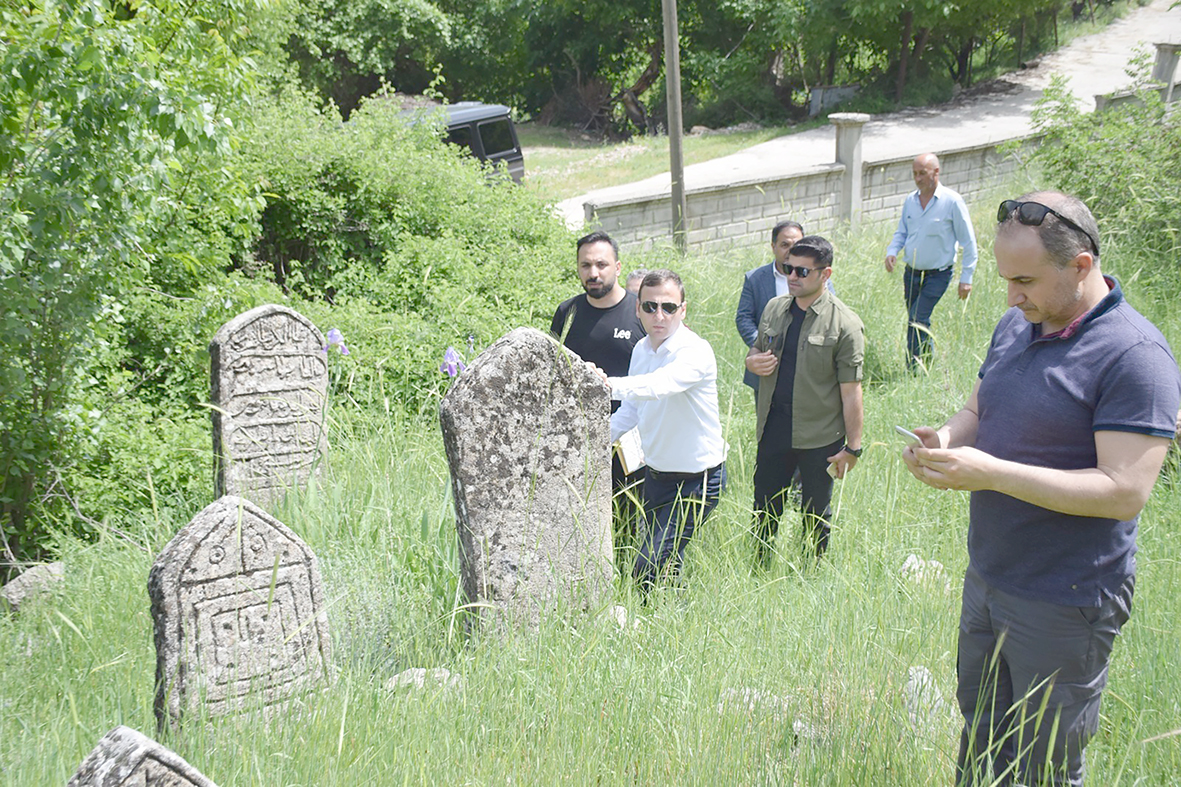 TARİHİ MEZARLAR ZİYARET EDİLDİ