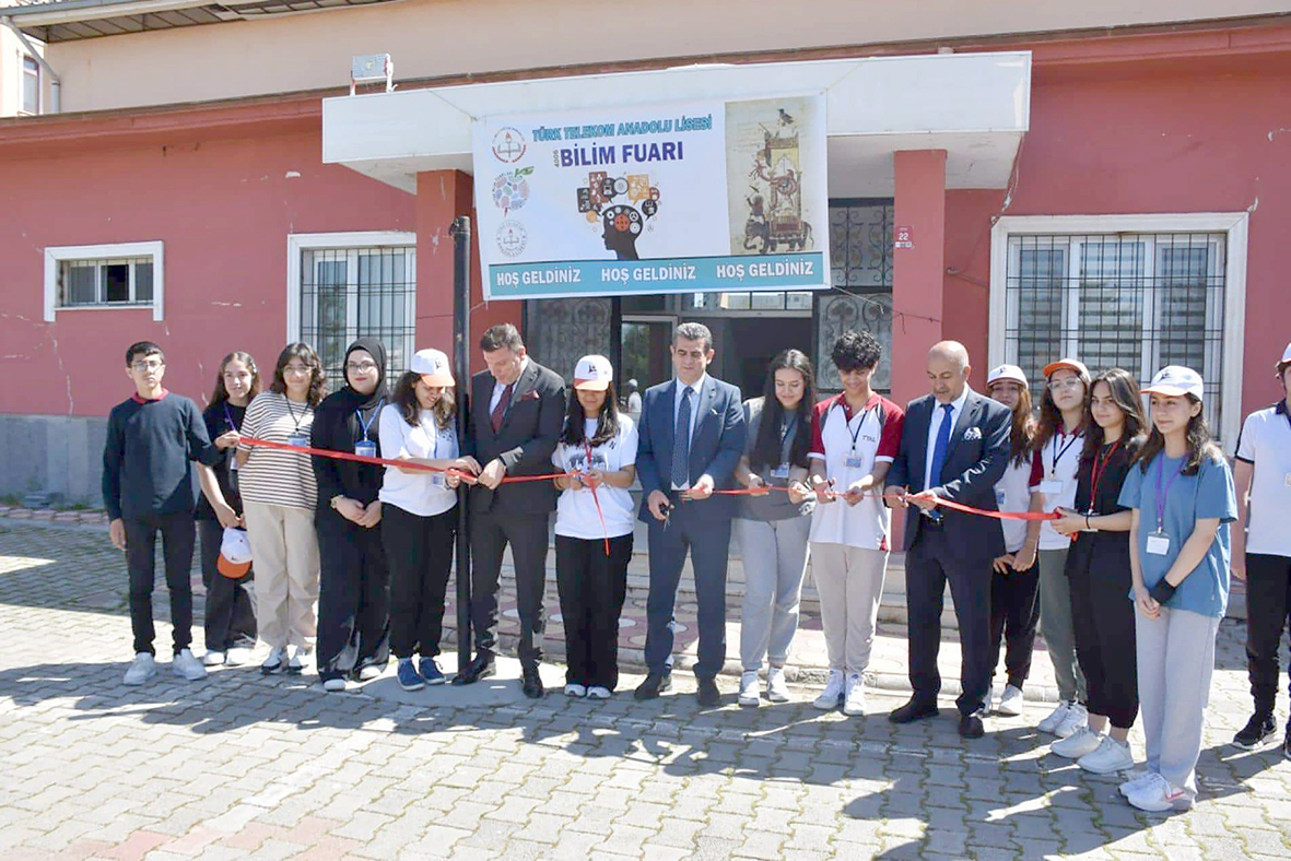 TÜRK TELEKOM’DA BİLİM FUARI DÜZENLENDİ