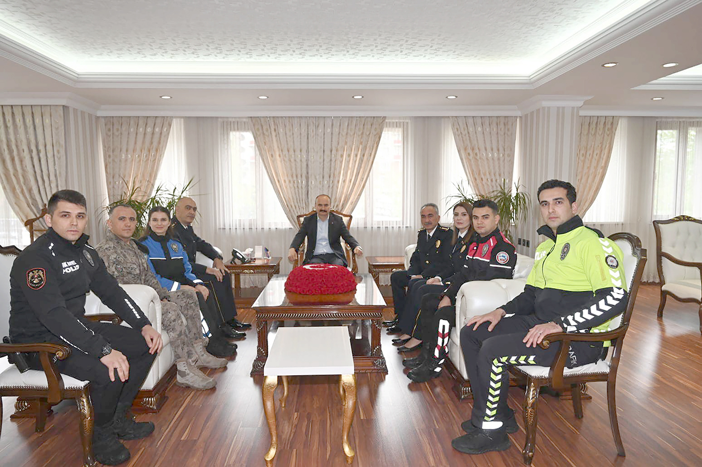 VALİ CANALP’A POLİS HAFTASI ZİYARETİ