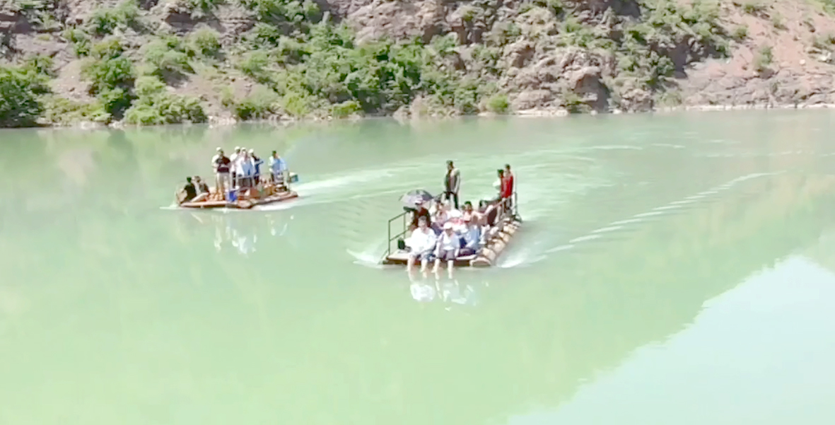 GARZAN ÇAYINDA SALLARLA TEKNE TURU YAPILDI