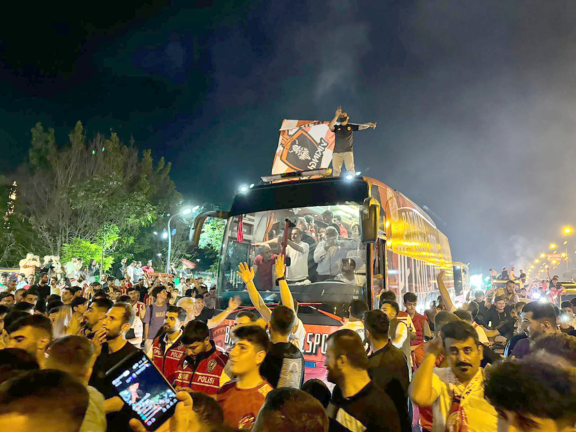 YOLU AÇIN, ŞAMPİYON GELDİ