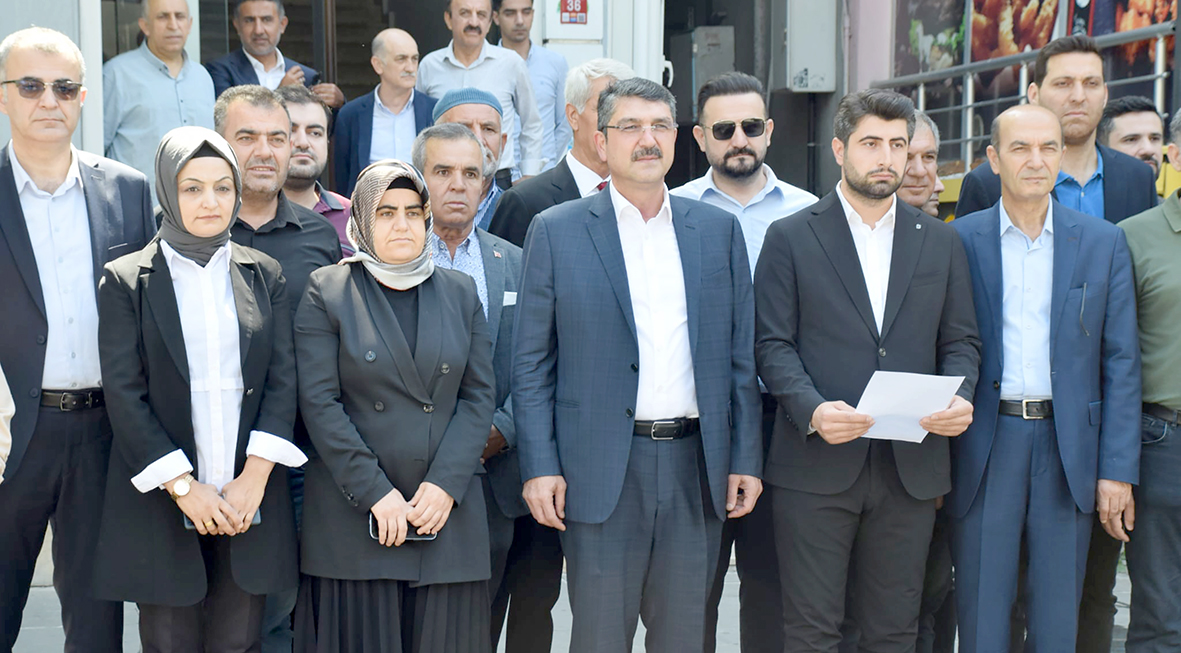 “27 MAYIS SİLİNMEZ BİR LEKEDİR”