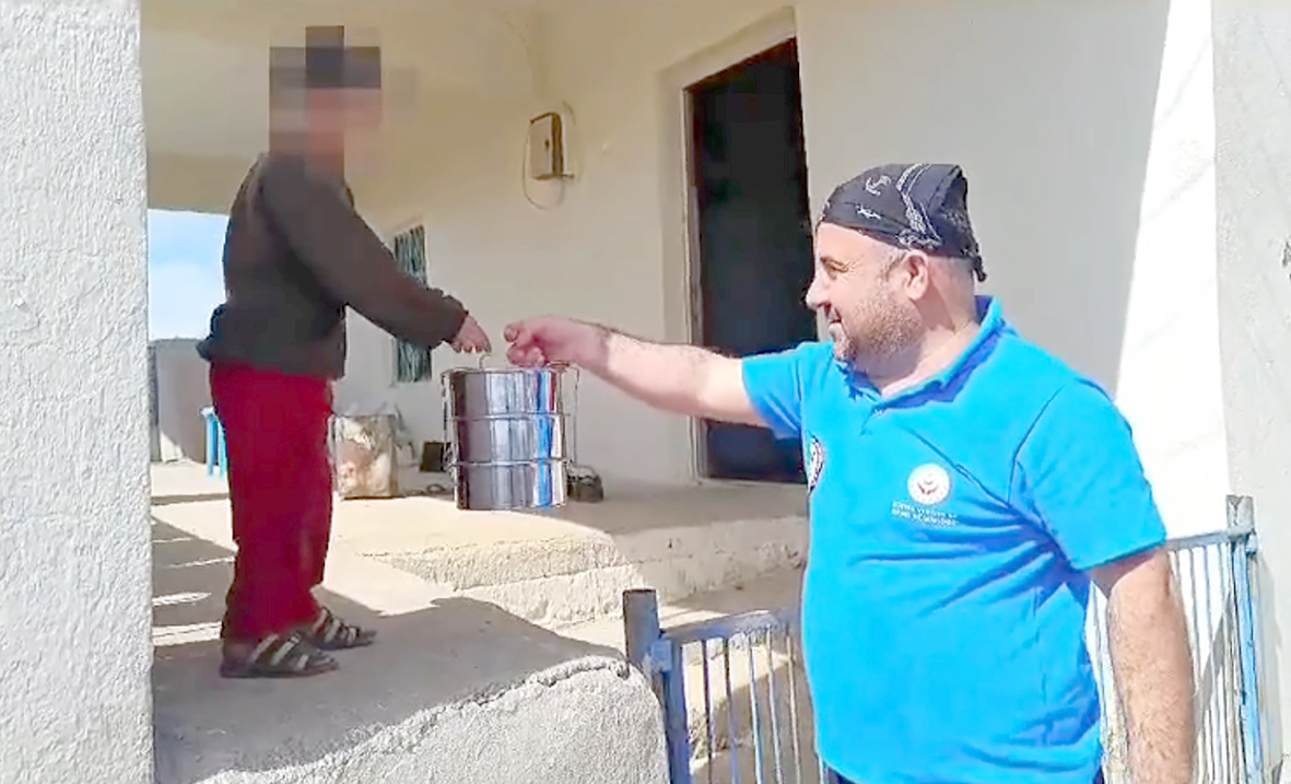 AŞEVLERİ YEMEK DAĞITIMINA DEVAM EDİYOR