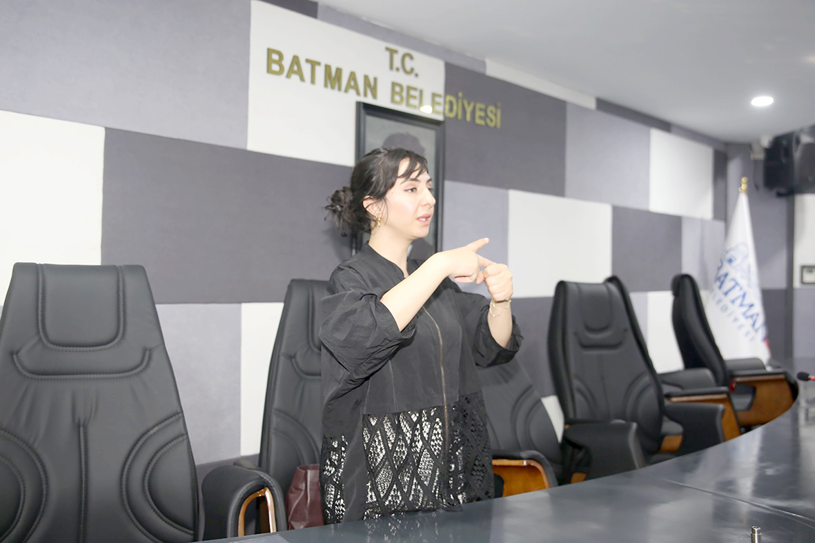 BELEDİYE PERSONELİNE İŞARET DİLİ EĞİTİMİ