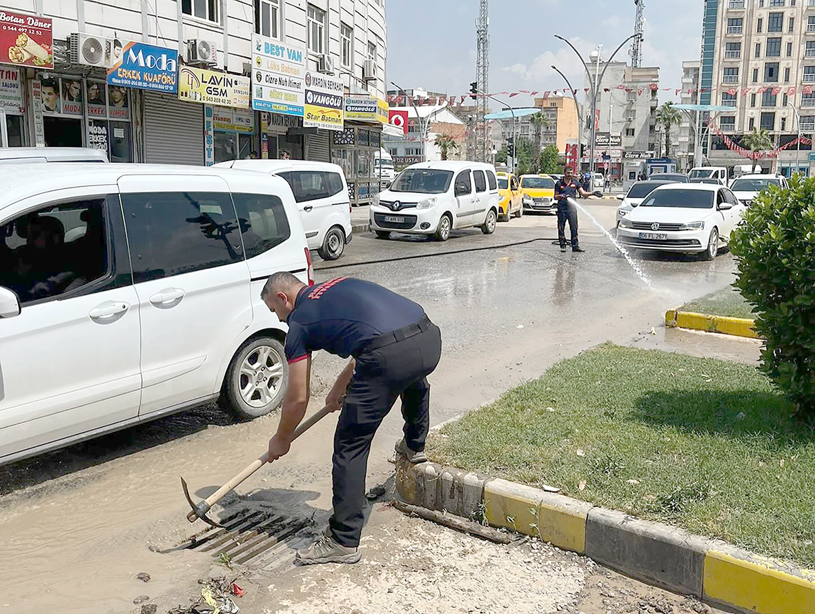 BELEDİYE’DEN CİZRE’YE 2 ARAÇ