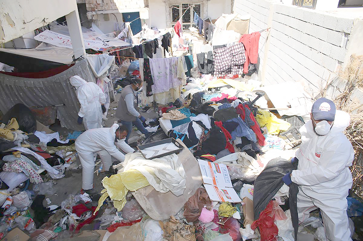 ŞAŞIRTAN GÖRÜNTÜ! EVDEN 20 TON ÇÖP ÇIKTI