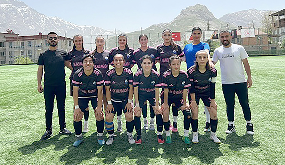 GÜNEYKENT’Lİ KADINLAR PLAY-OFF’A KALDI