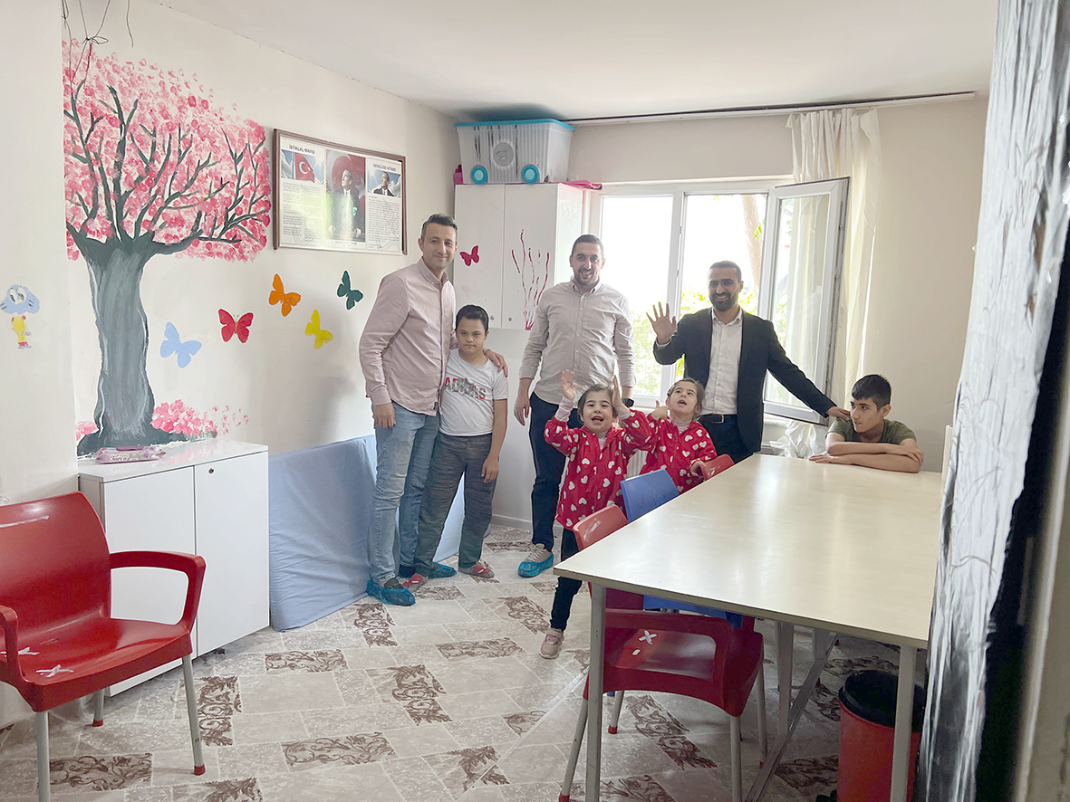 HÜDA PAR’DAN ENGELLİLER’E ZİYARET