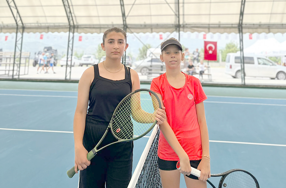 İLK RAKİBİMİZ RUSYA