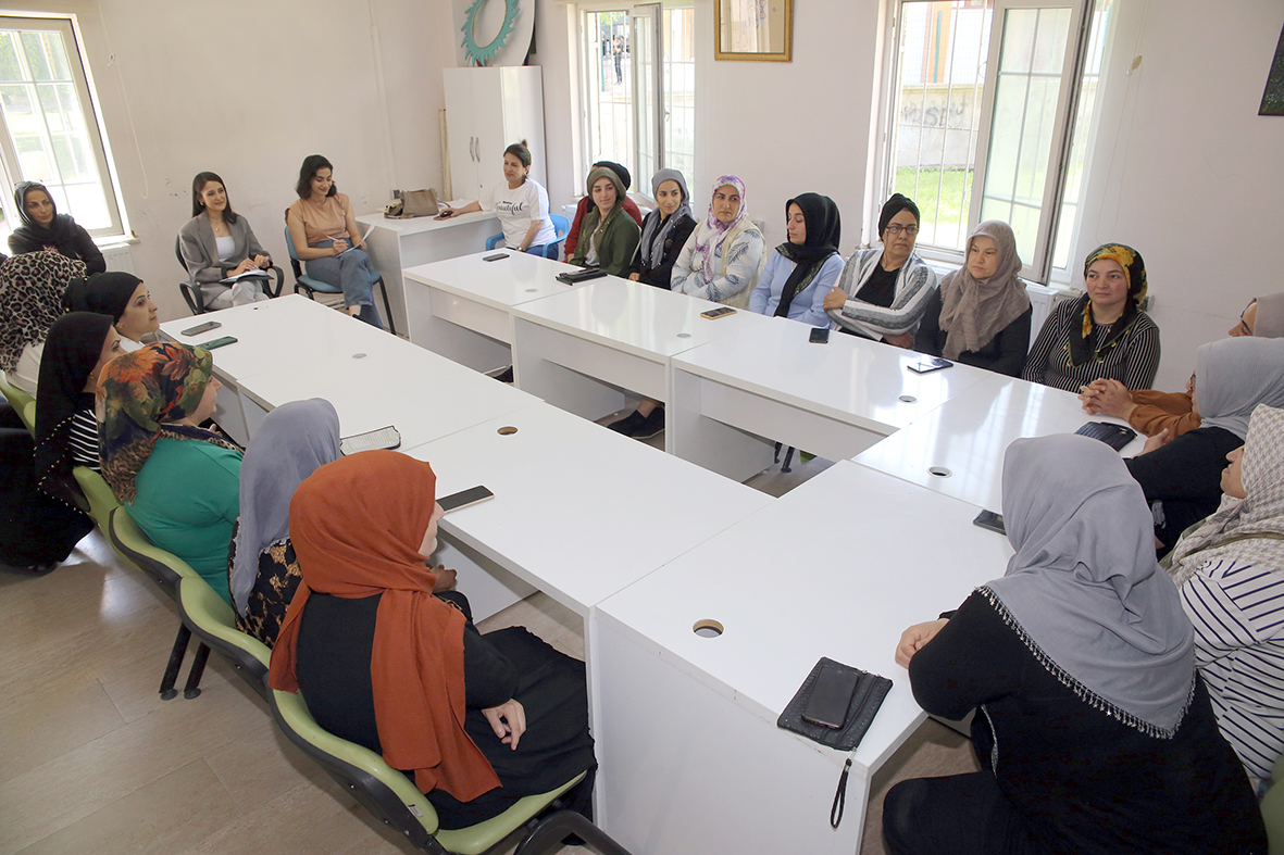 KADIN KURSİYERLERE PSİKO-EĞİTİM SEMİNERİ