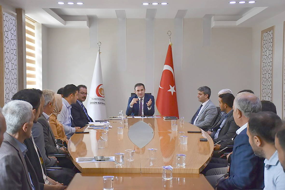 KAYMAKAM METE, MUHTARLARI AĞIRLADI