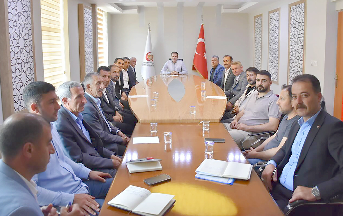 KAYMAKAM METE, MUHTARLARI DİNLEDİ