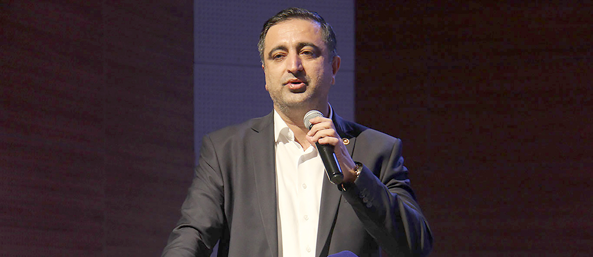 RAMANLI “KİMSE BİR BAŞKASINA BEN SENDEN ÜSTÜNÜM DİYEMEZ”