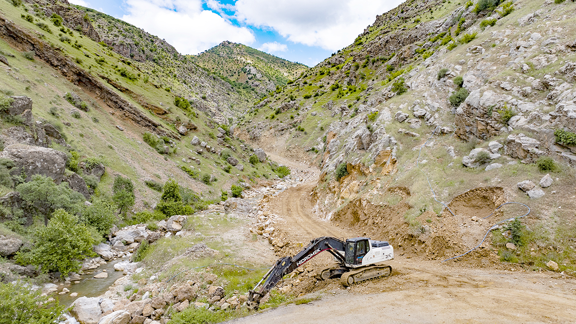 ÖZEL İDARE’DEN YOL AÇMA ÇALIŞMASI