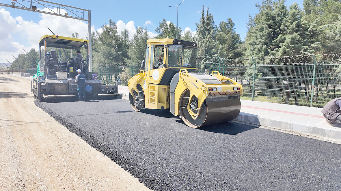 ÖZGÜRLÜK BULVARINA SICAK ASFALT