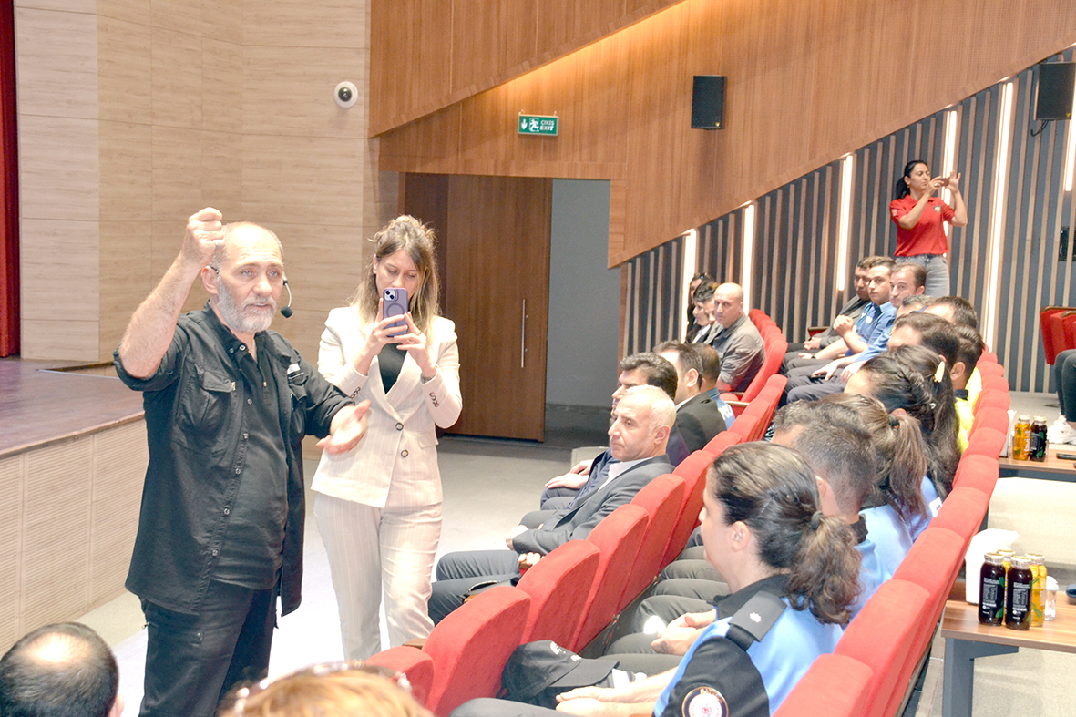 POLİSLERE MORAL VE MOTİVASYON KONFERANSI