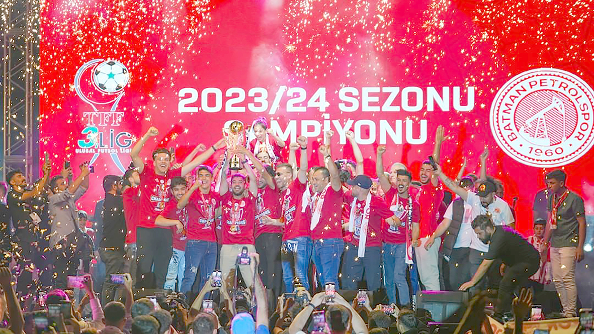 ŞAMPİYON KUPASINA KAVUŞTU