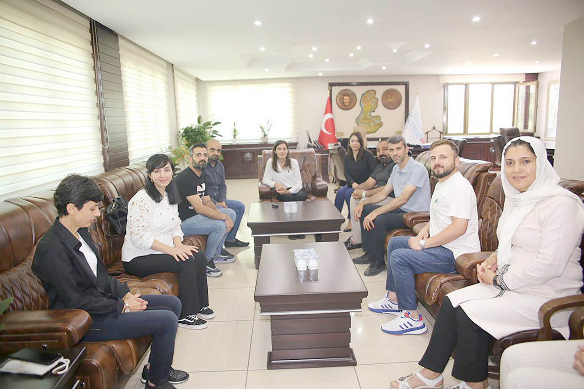 SÖNÜK, ŞAMPİYON TAKIMI AĞIRLADI