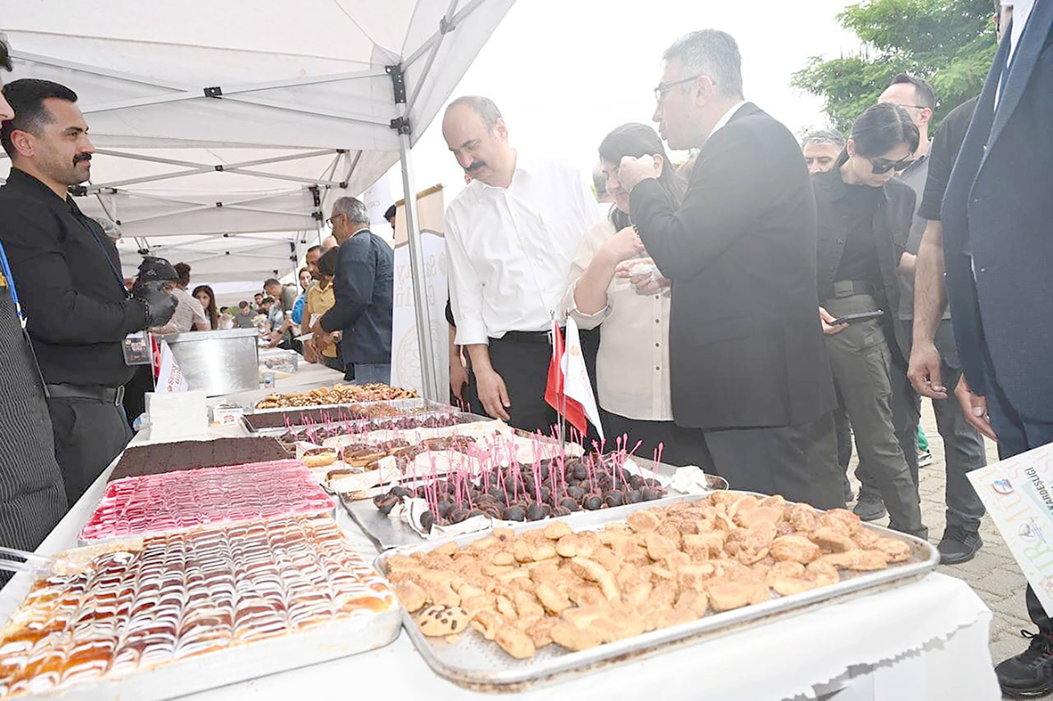 ÜNİVERSİTEDE ŞEHİRLERİN LEZZETLERİ SERGİLENDİ