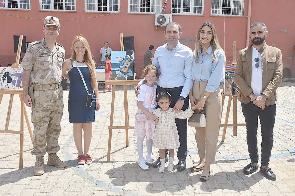 YILSONU RESİM SERGİSİNE ZİYARET