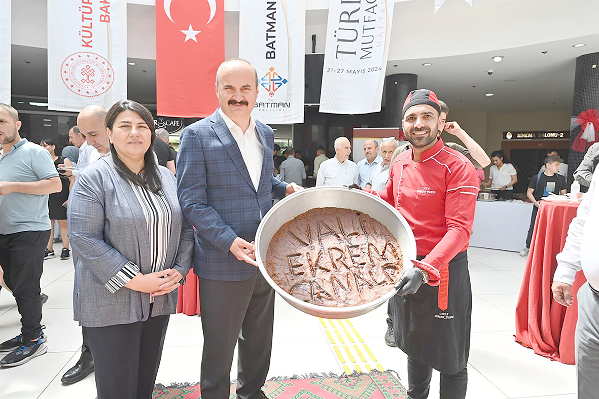 YÖRESEL YEMEKLER SERGİLENDİ