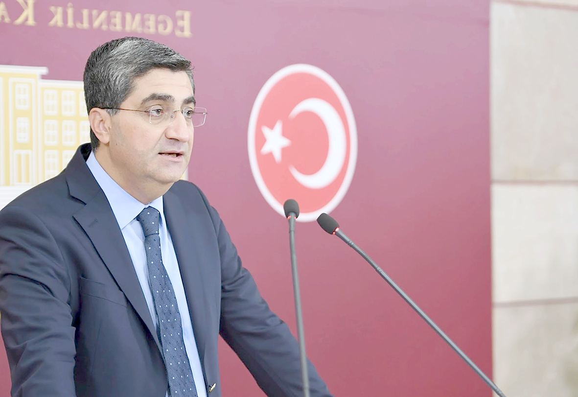 EKMEN “UÇAK SEFERLERİNİ VE ÇEŞİTLİLİĞİNİ ARTIRIN”