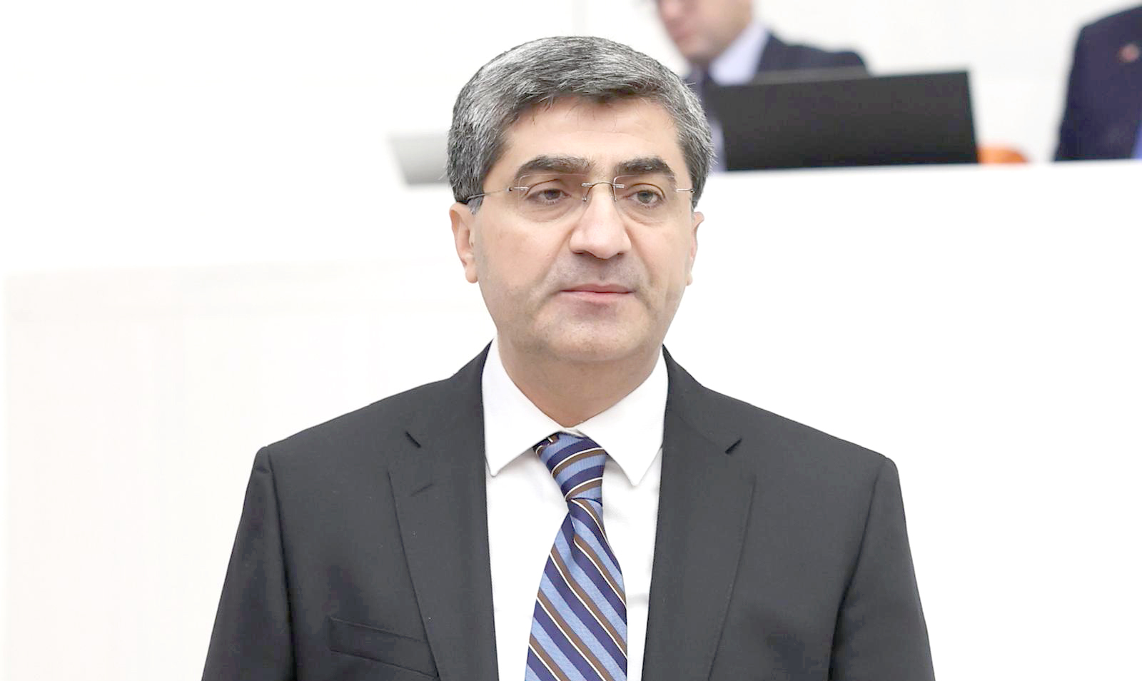 EKMEN “EĞİTİM FAHİŞ FİYAT ARTIŞLARININ ÖNÜNE GEÇİN”