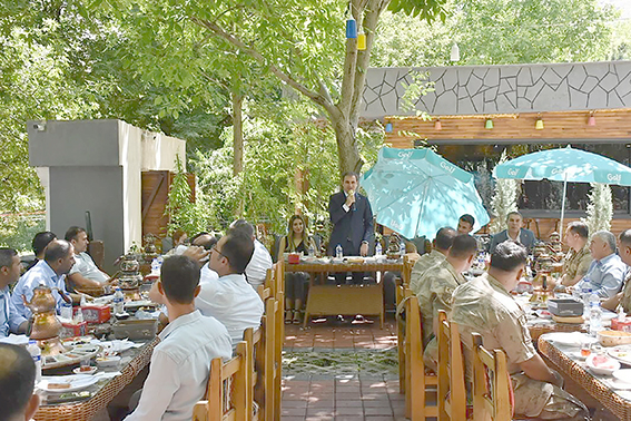 KOMUTAN’A VEDA YEMEĞİ