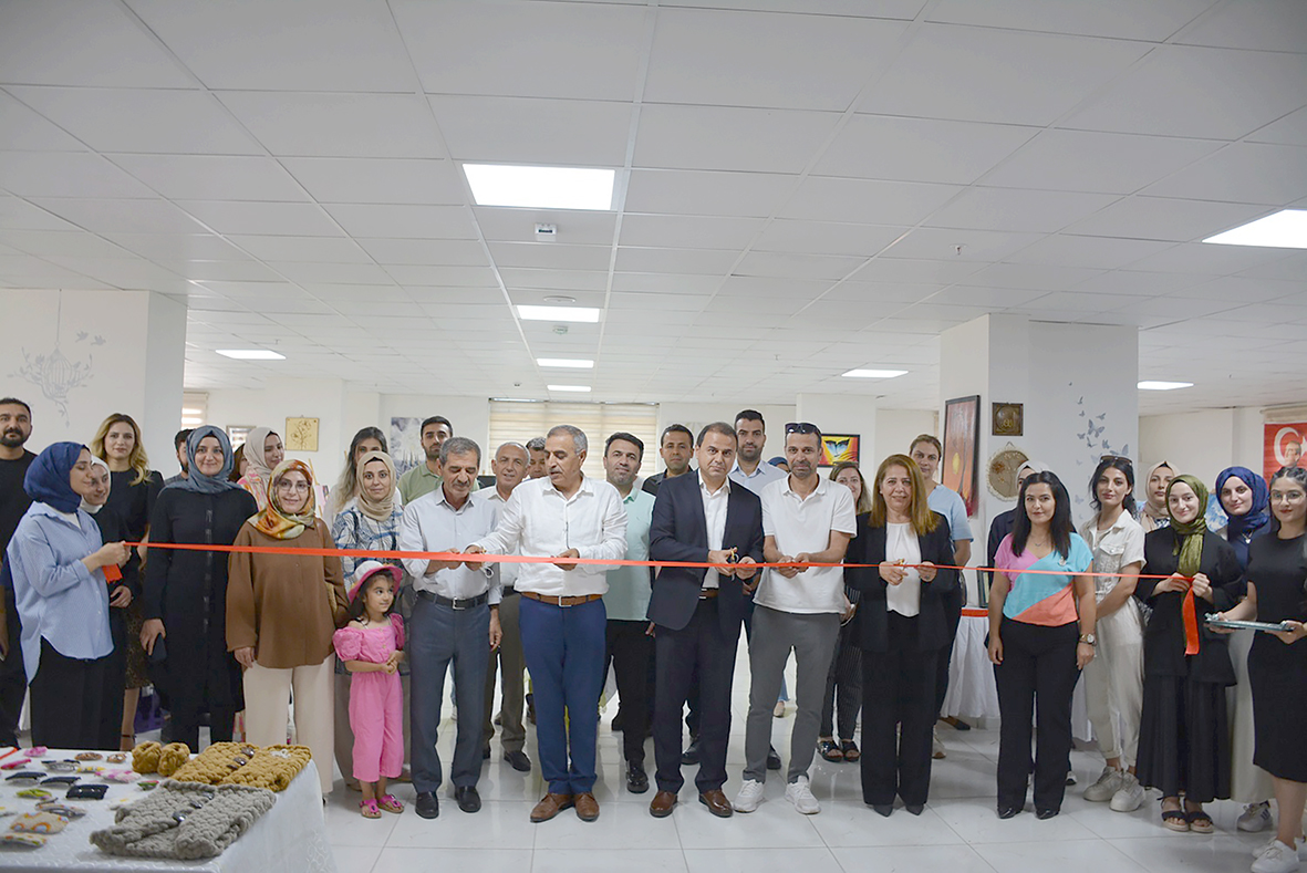 ÖĞRENCİLERDEN MUHTEŞEM YILSONU SERGİSİ