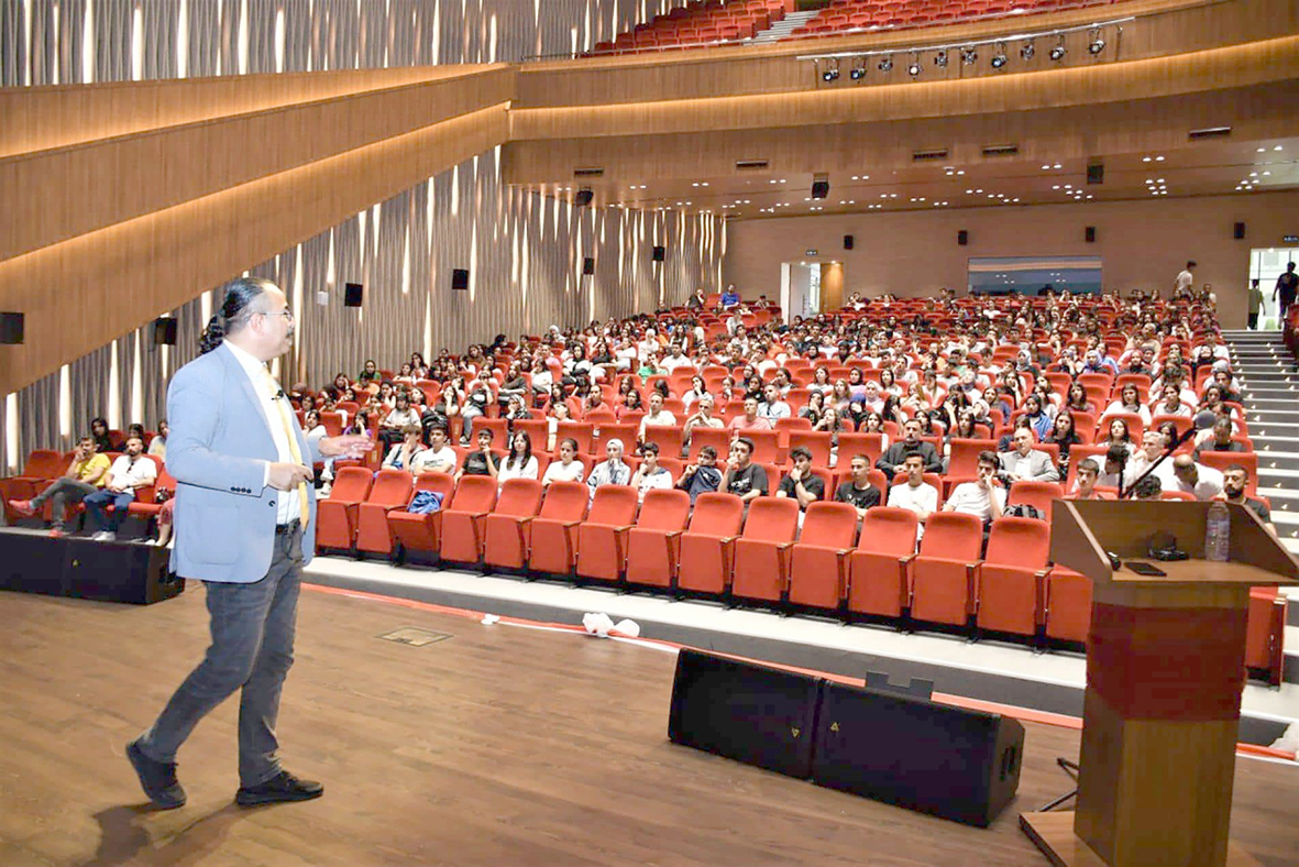 ÖĞRENCİLERE ‘STRATEJİ’ KONFERANSI VERİLDİ