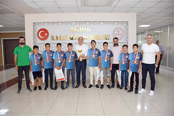 ORTAOKUL ÖĞRENCİLERİ RAGBİ ŞAMPİYONU OLDU