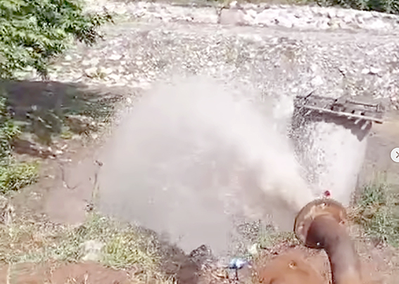 ŞEBEKE BORUSU ONARILDI