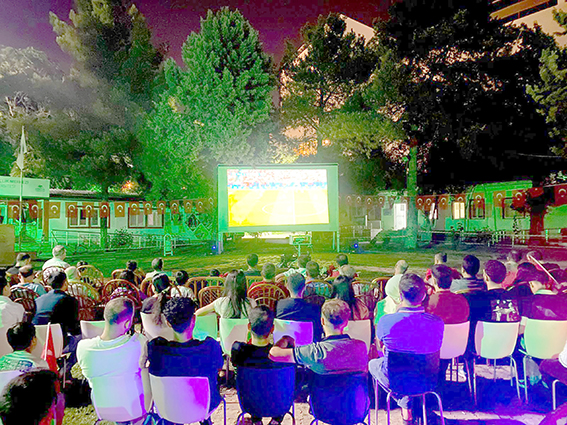 ÜNİVERSİTEDE MİLLİ MAÇ HEYECANI