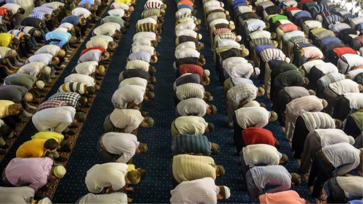 İL İL BAYRAM NAMAZI SAATLERİ! EN ERKEN IĞDIR’DA, EN GEÇ İZMİR’DE KILINACAK